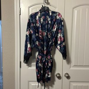 Torrid size 2 outlander satin robe